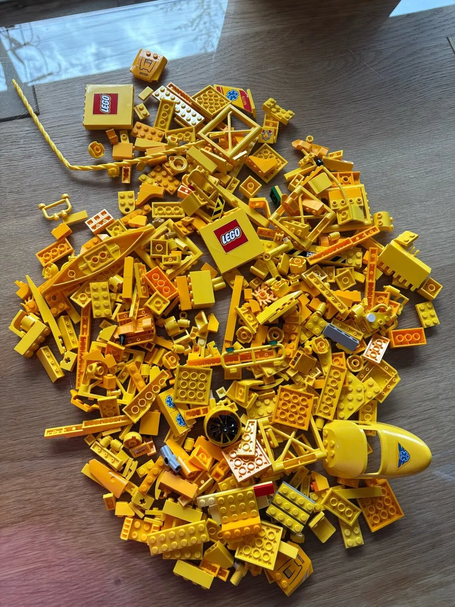 Lego 19kg, 100 Lego Mini Figures - Image 4