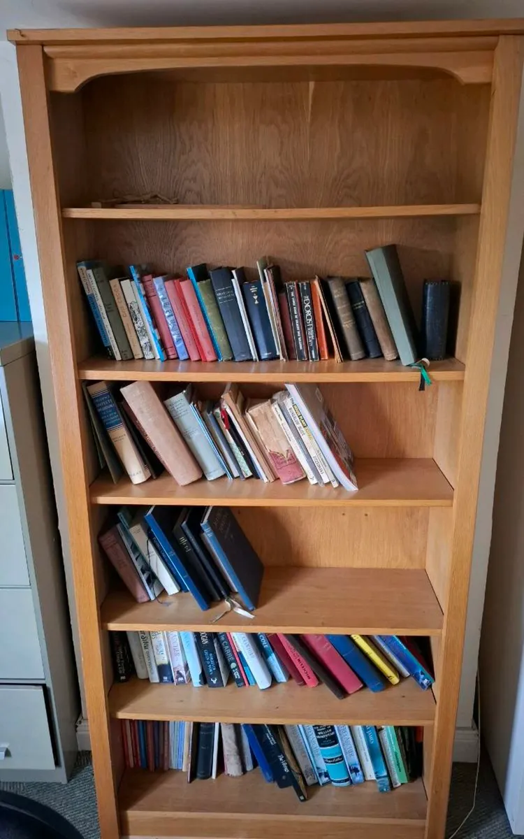 Book cases - Image 2