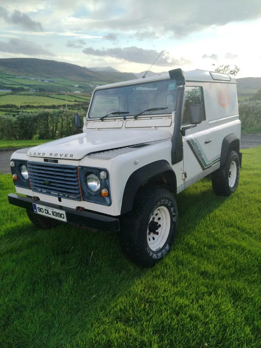 Defender 90 - Image 1
