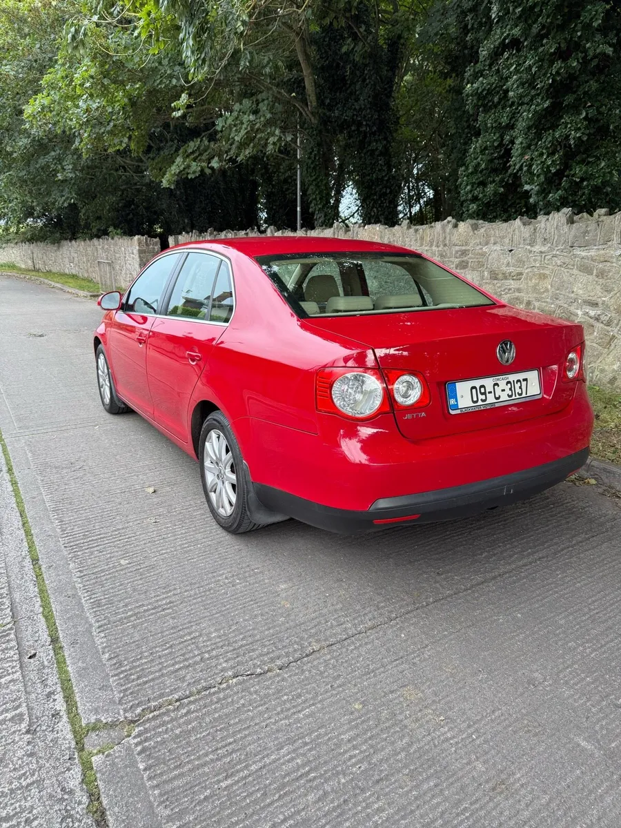 Volkswagen Jetta 1.6 Petrol 2009 - Image 3
