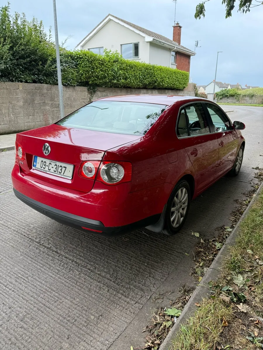 Volkswagen Jetta 1.6 Petrol 2009 - Image 4