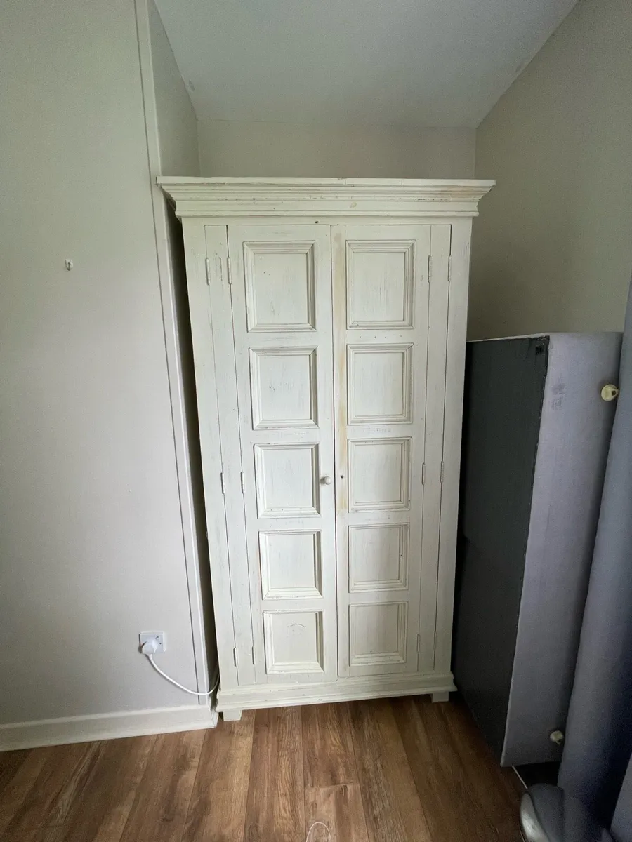 Wardrobes, dresser, twin/single bed, locker - Image 1