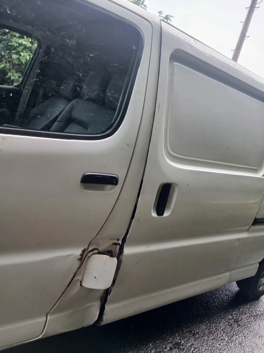 2010 Toyota hiace - Image 3
