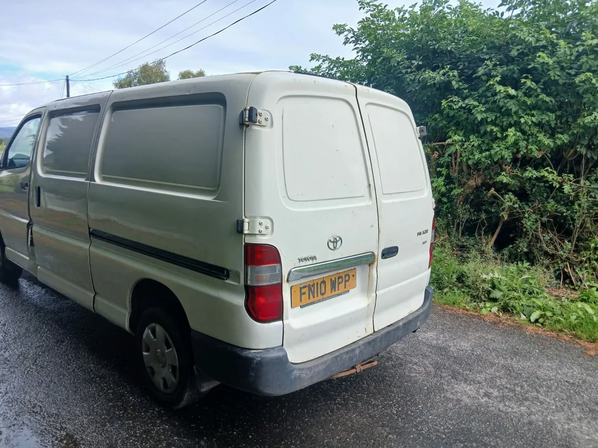 2010 Toyota hiace - Image 4