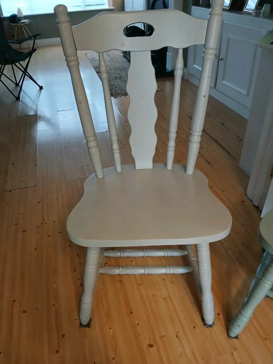SOLID WOODEN TABLE AND 8 CHAIRS - Image 4