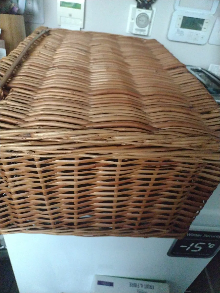 Large wicker storage basket - Image 1