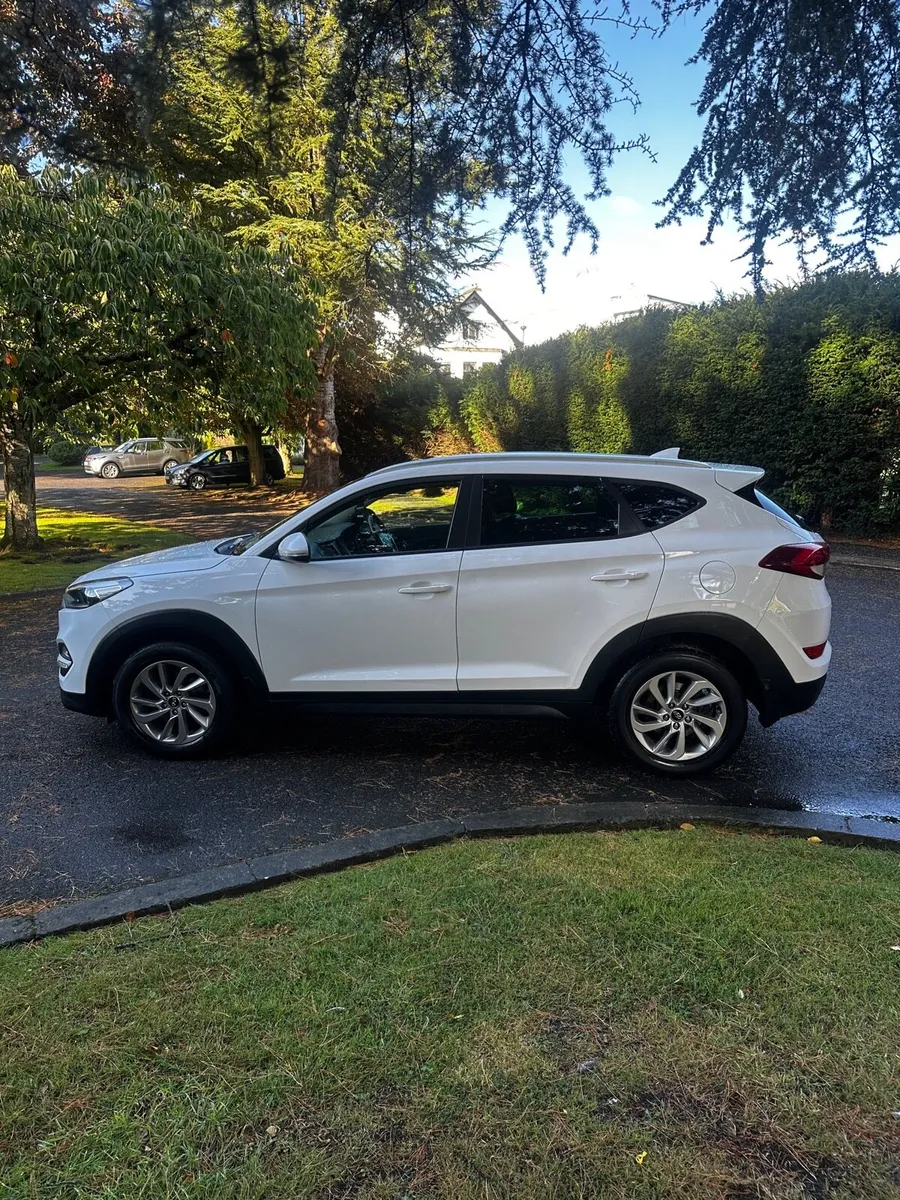 Hyundai tuscan(09/26 NCT)(Low km) - Image 4