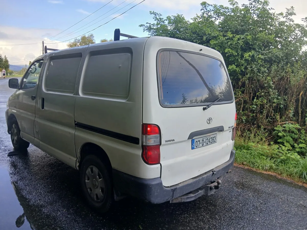 2007 Toyota hiace - Image 3