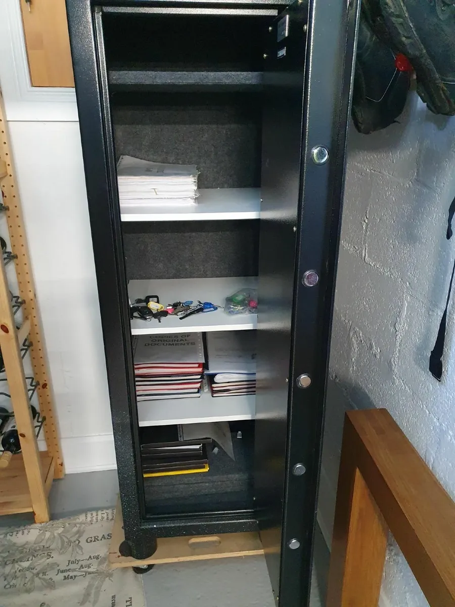 Safe - Image 1