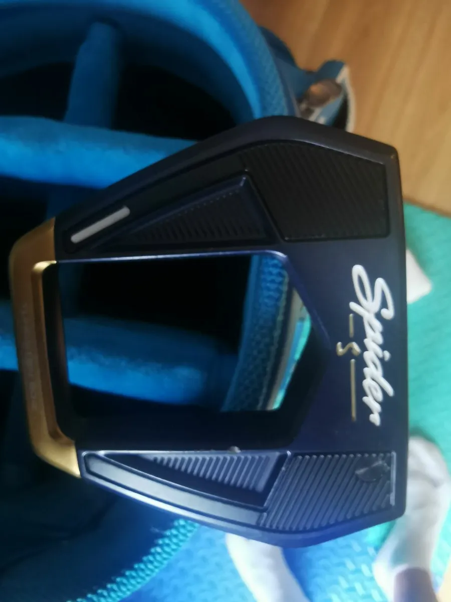 Adidas size 10 golf shoes. Bag. Putter - Image 3