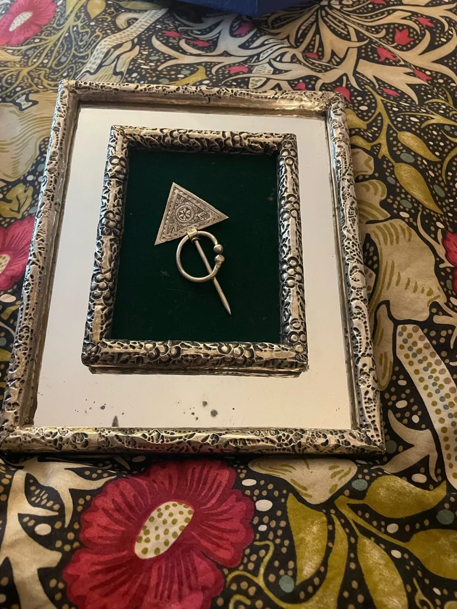 Presentation boxed Berber Amazigh fibula - Image 2