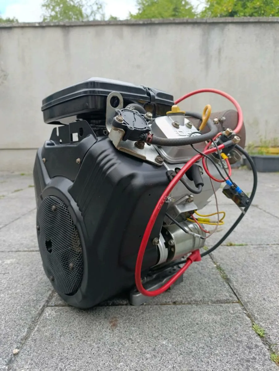 Briggs& Stratton 18 HP engine - Image 1