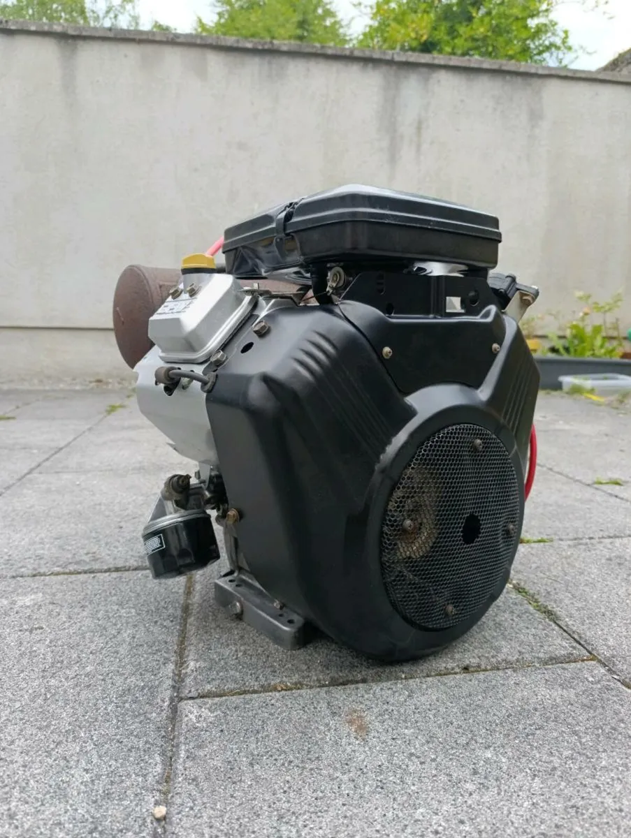 Briggs& Stratton 18 HP engine - Image 2