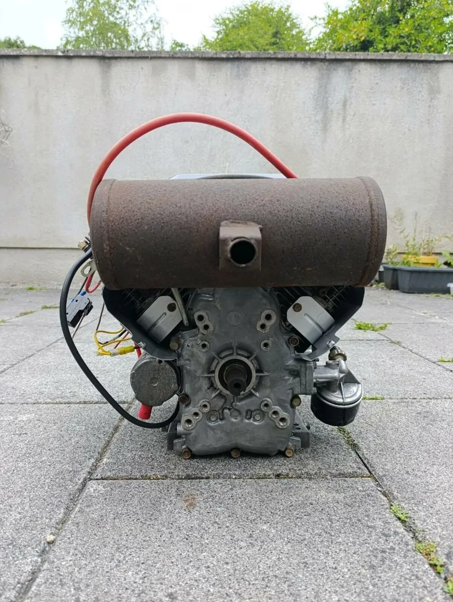 Briggs& Stratton 18 HP engine - Image 4