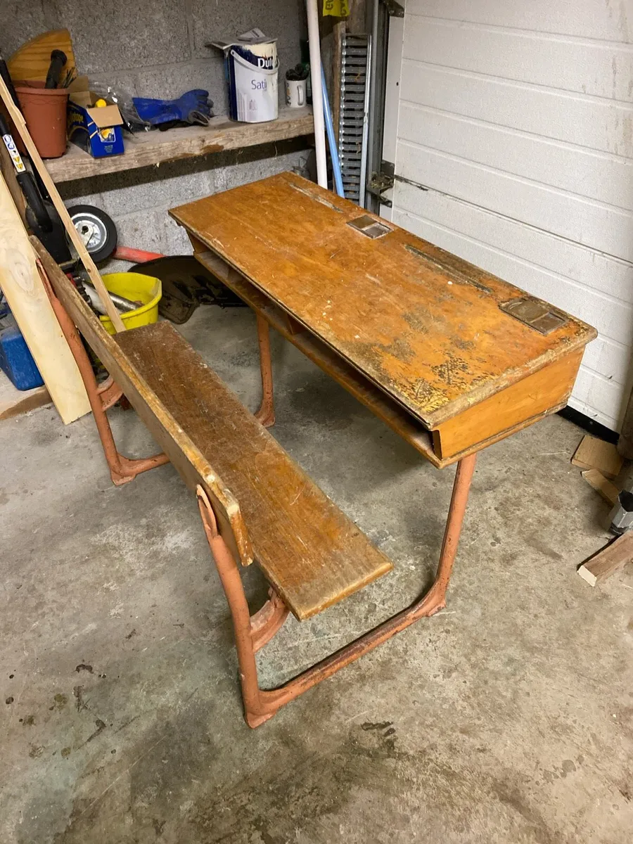 Old school desk - Image 1