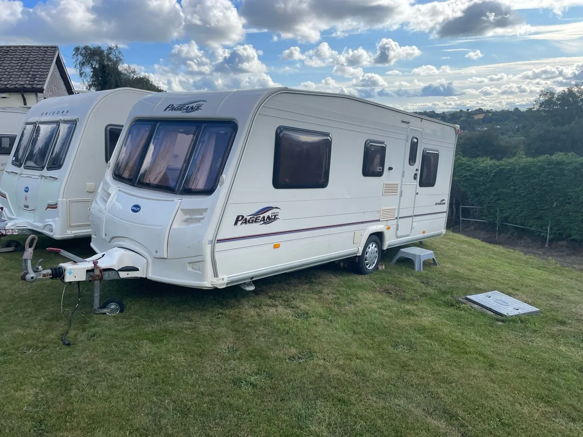 4 birth caravan - Image 1