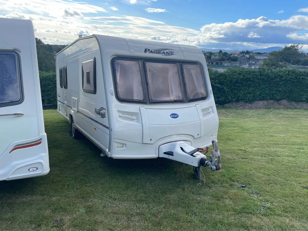 4 birth caravan - Image 2