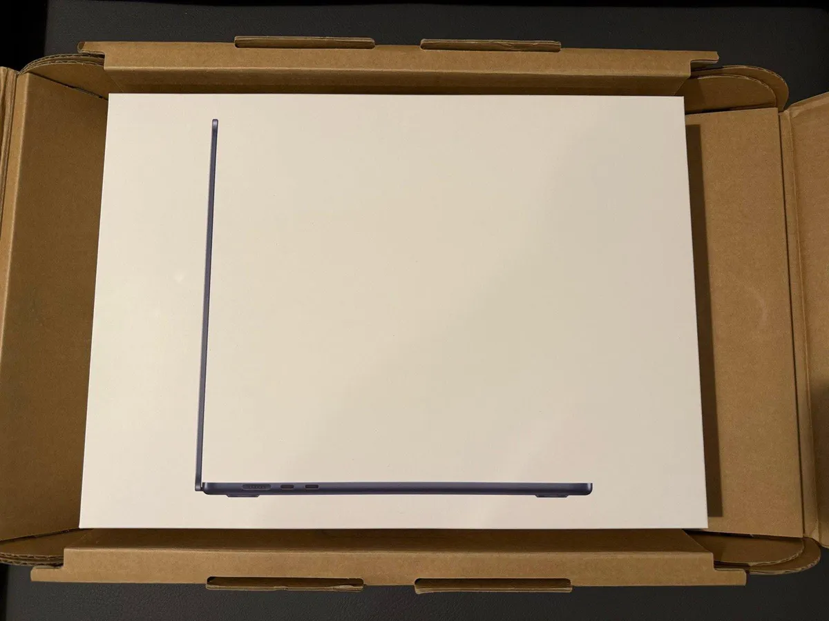 MacBook Air 15-inch M4 2025 16/512GB Sealed - Image 1