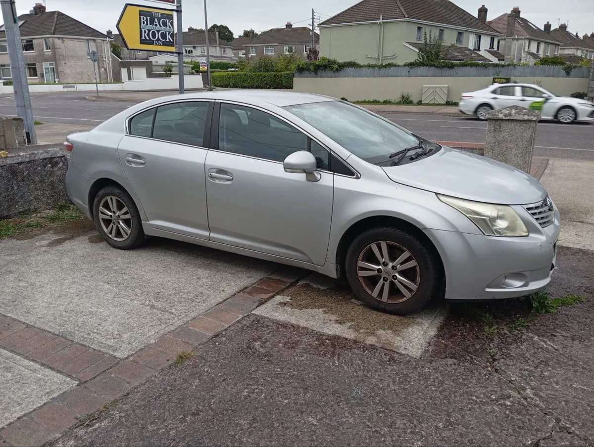 Toyota Avensis 2010 - Image 2