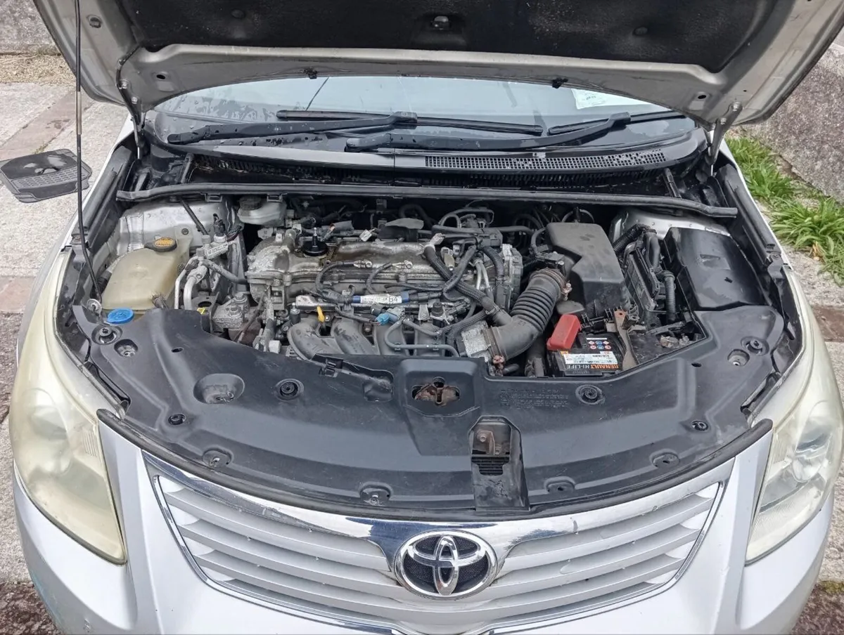 Toyota Avensis 2010 - Image 4