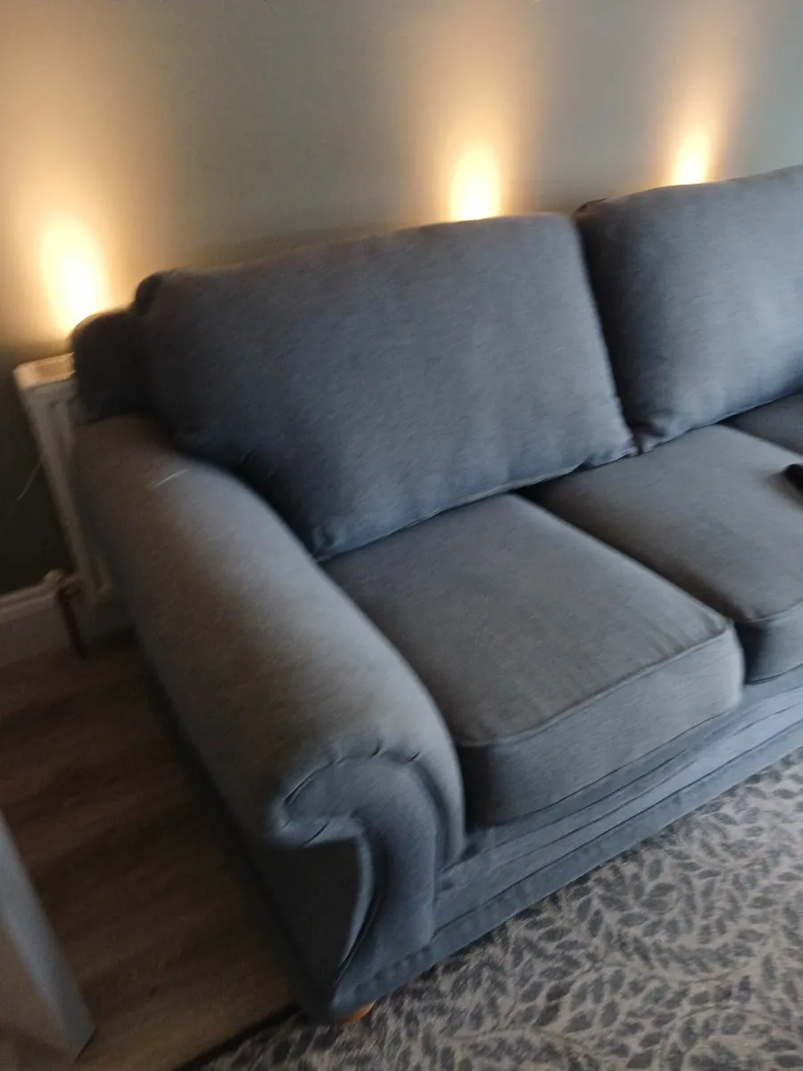 Suite of furniture - Image 1
