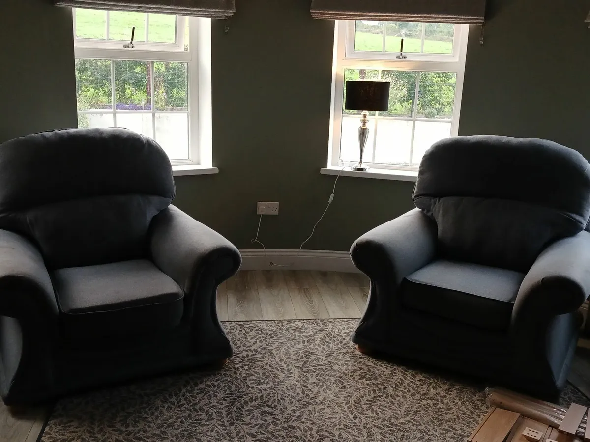 Suite of furniture - Image 2