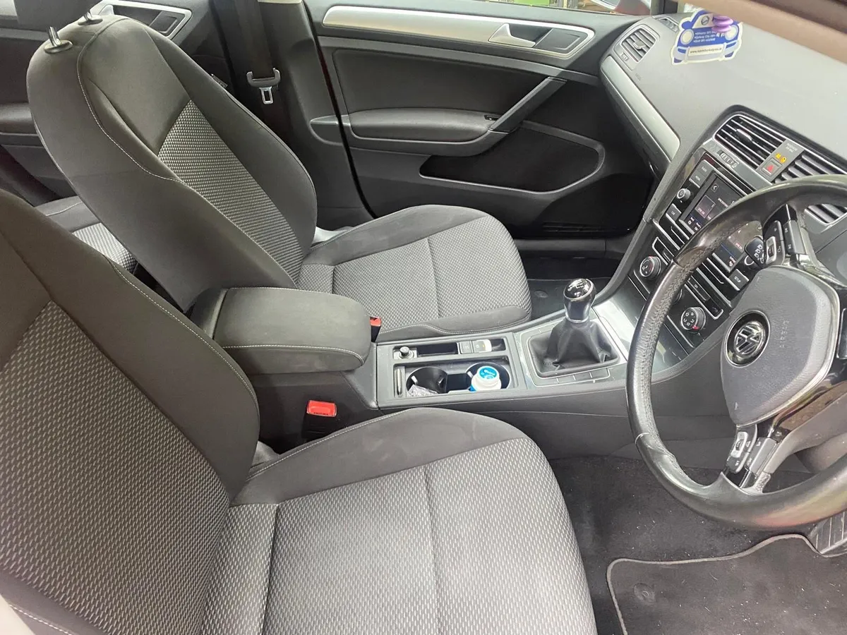Volkswagen Golf 2017 - Image 2