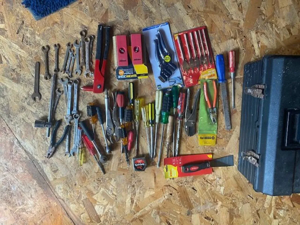 Tool box with tools - Image 1