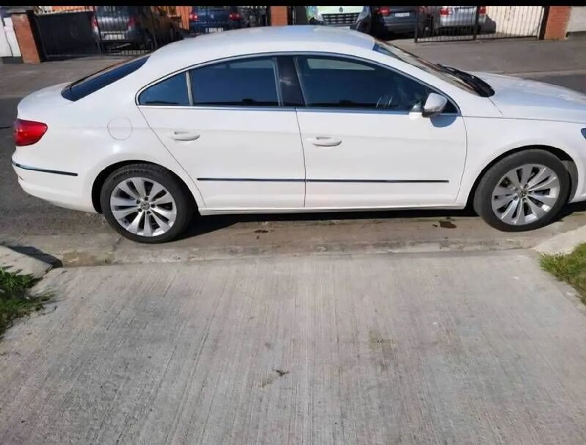 2012 Volkswagen Passat - Image 1