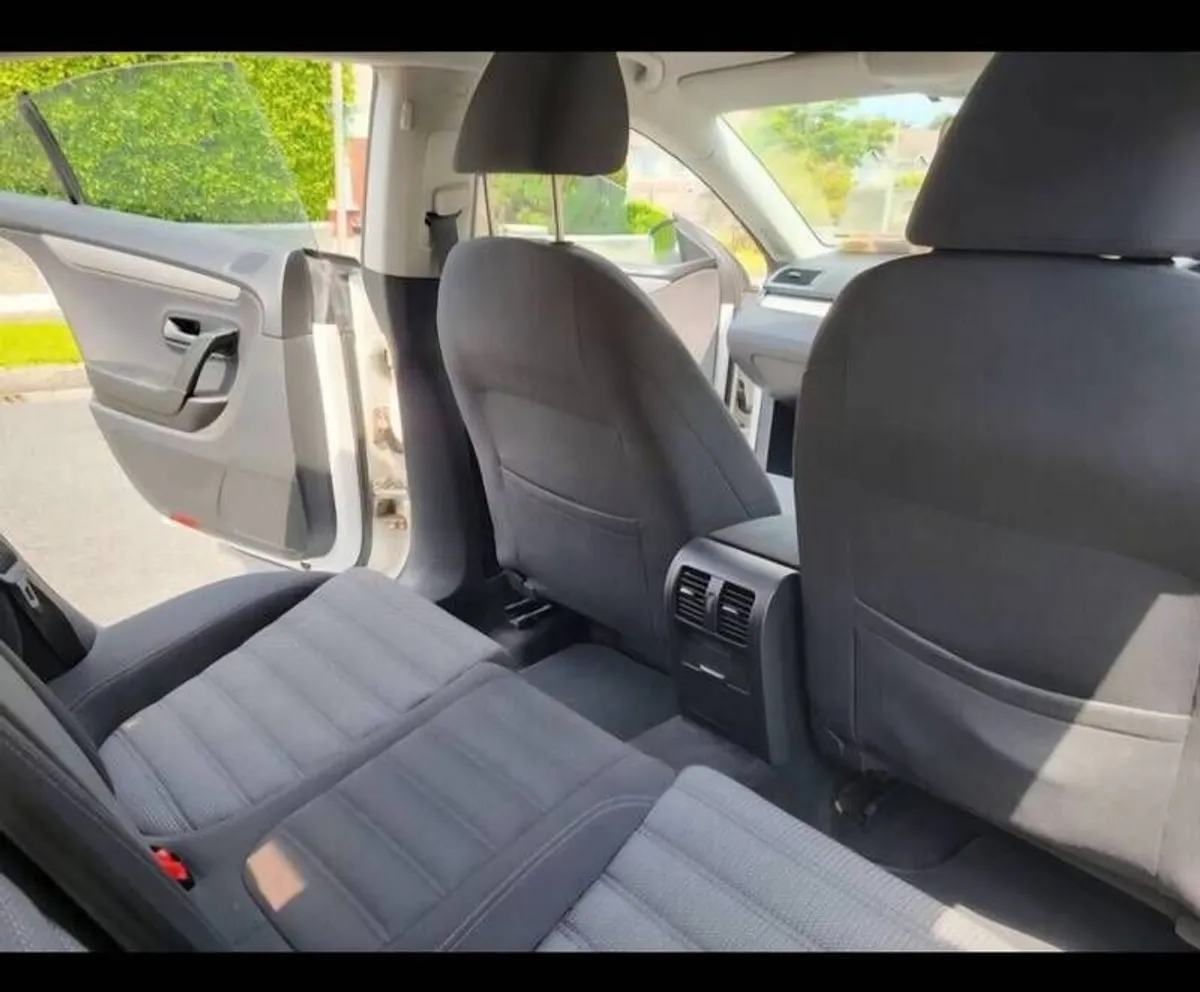 2012 Volkswagen Passat - Image 4