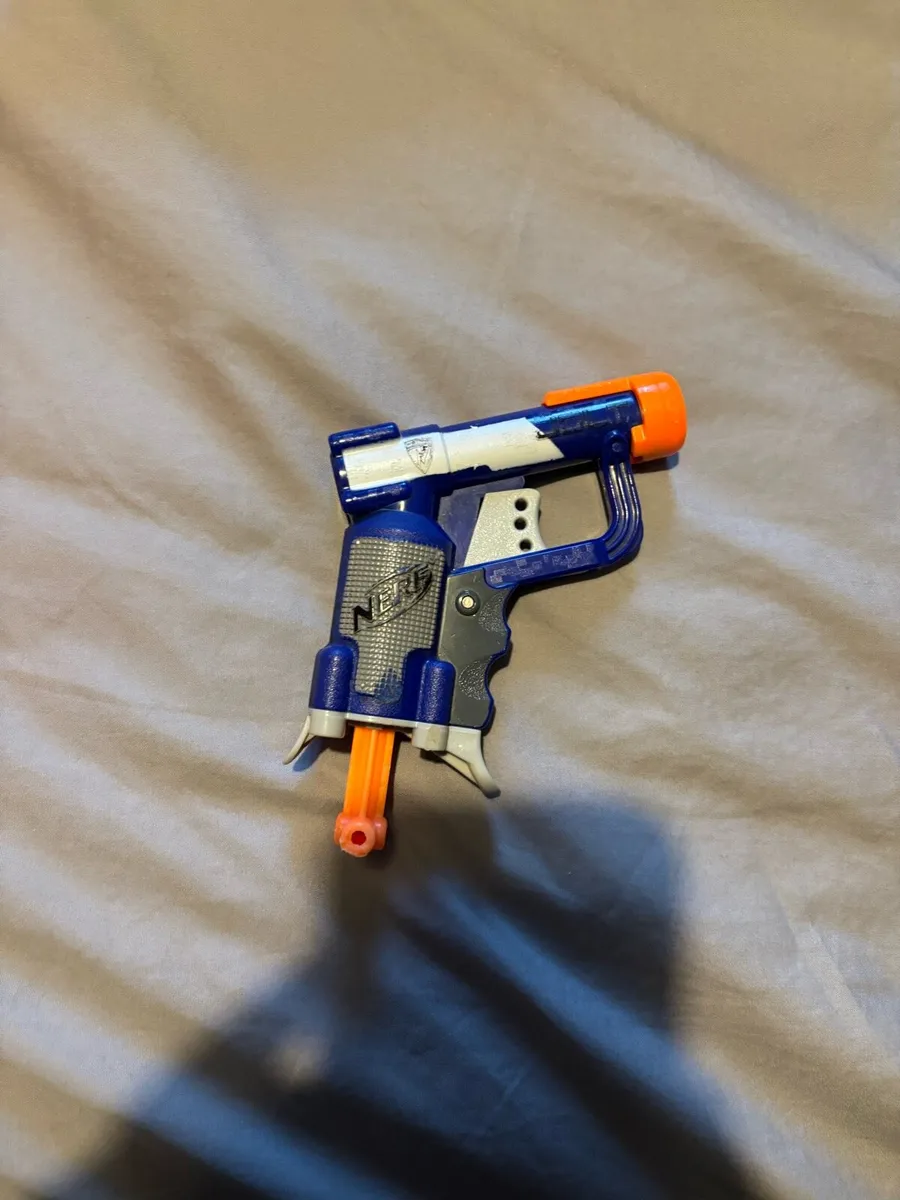 Nerf Guns 9, Nerf Bullets, & Vest - Image 3