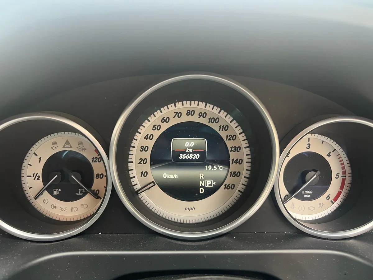Mercedes E220 2014 - Image 2