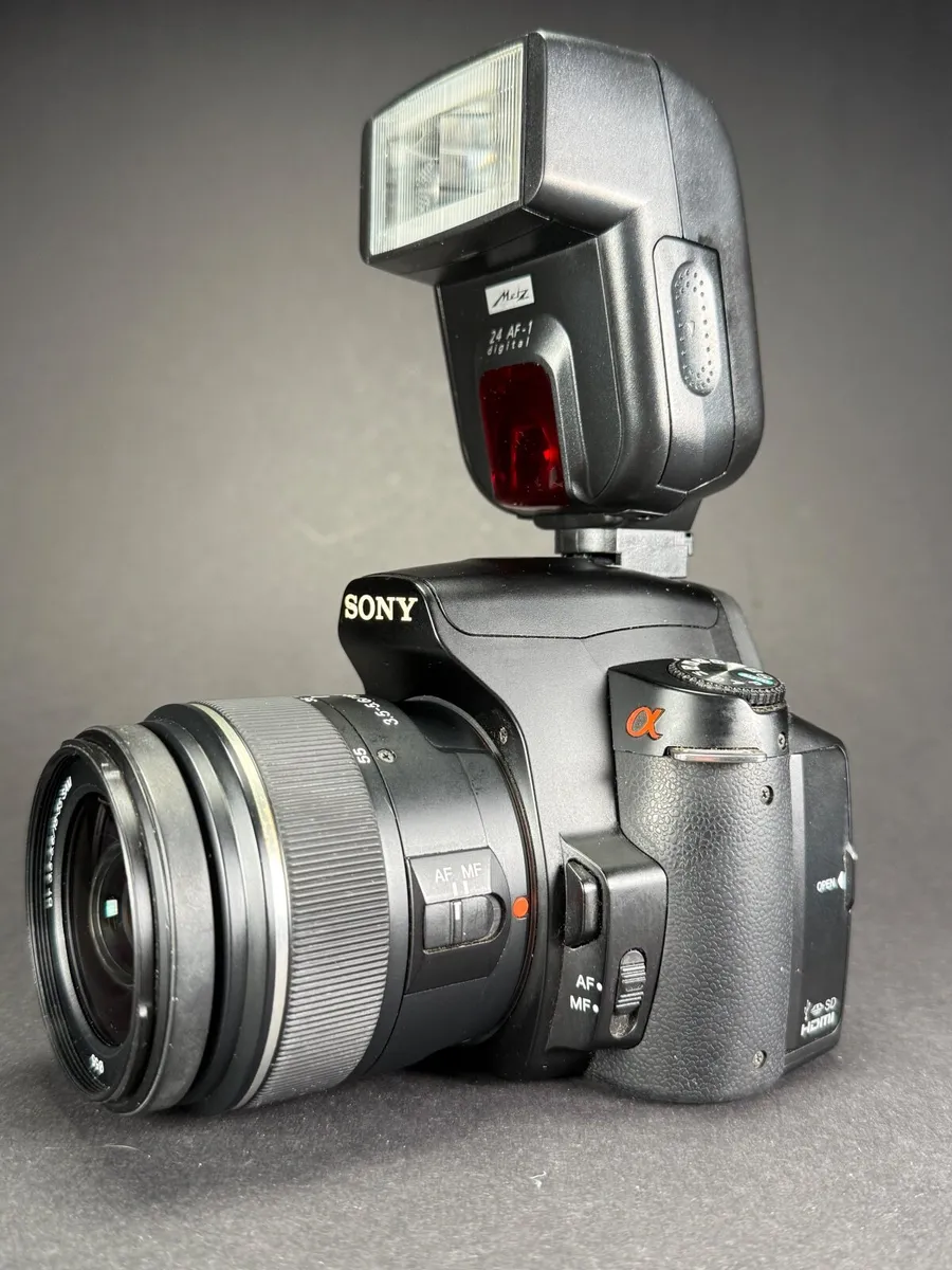 Sony Alpha DSLR-A230 kit - Image 2