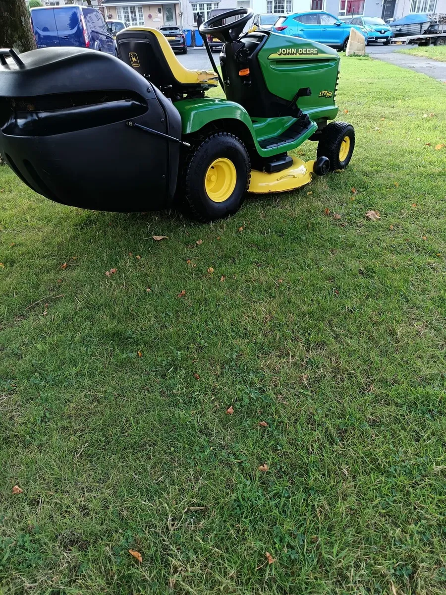 John deere ride on lawnmower - Image 2