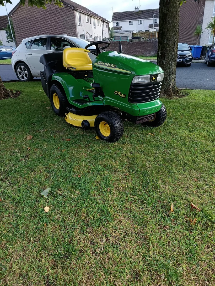 John deere ride on lawnmower - Image 4