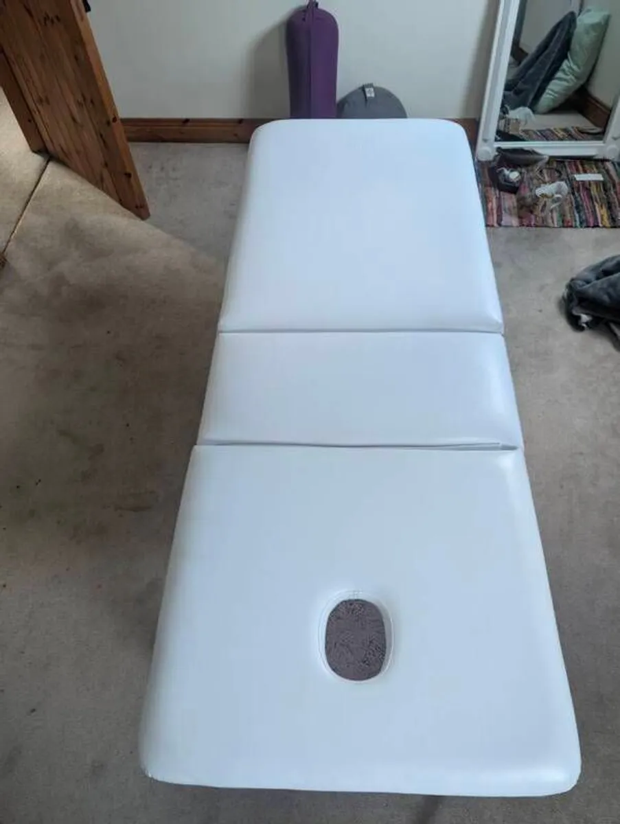 massage bed & chair - Image 1