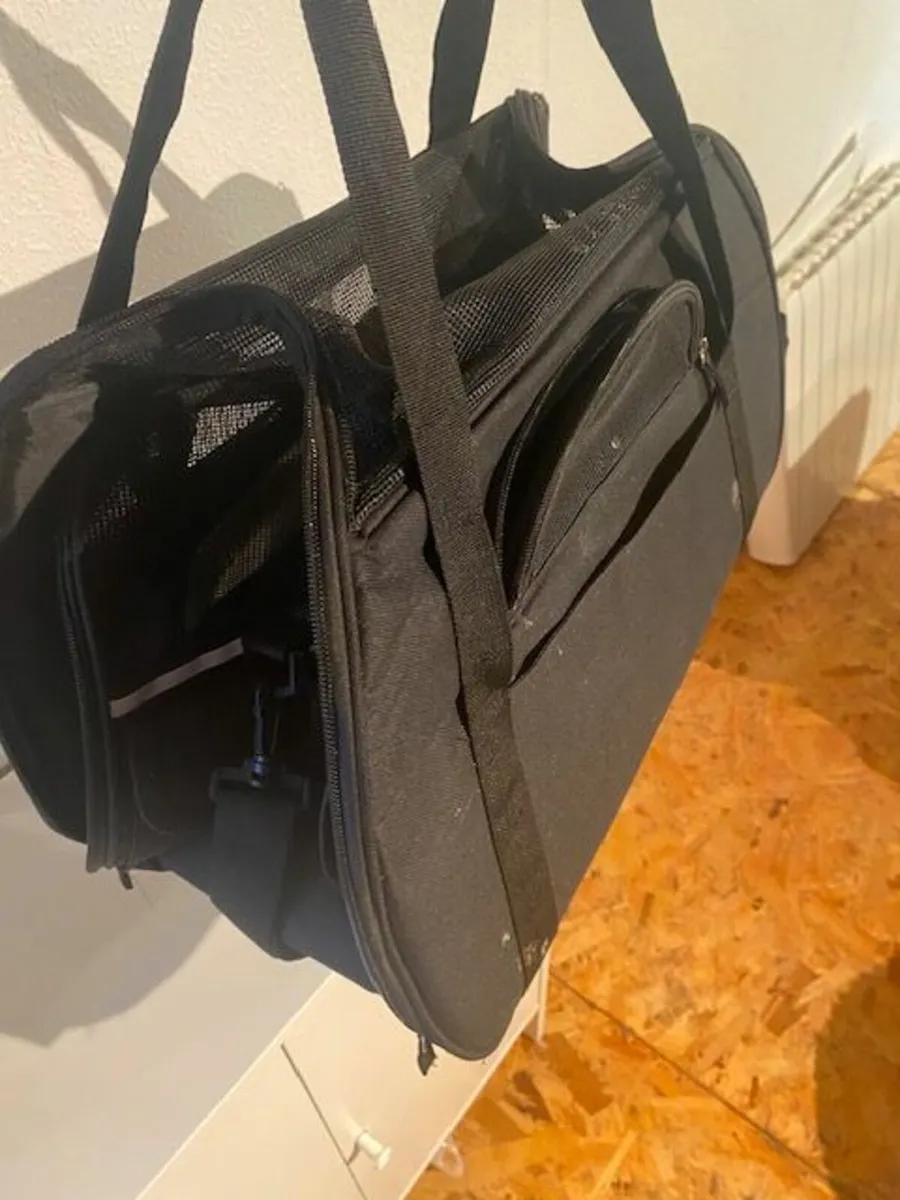 Dog carrier and crate - Image 1