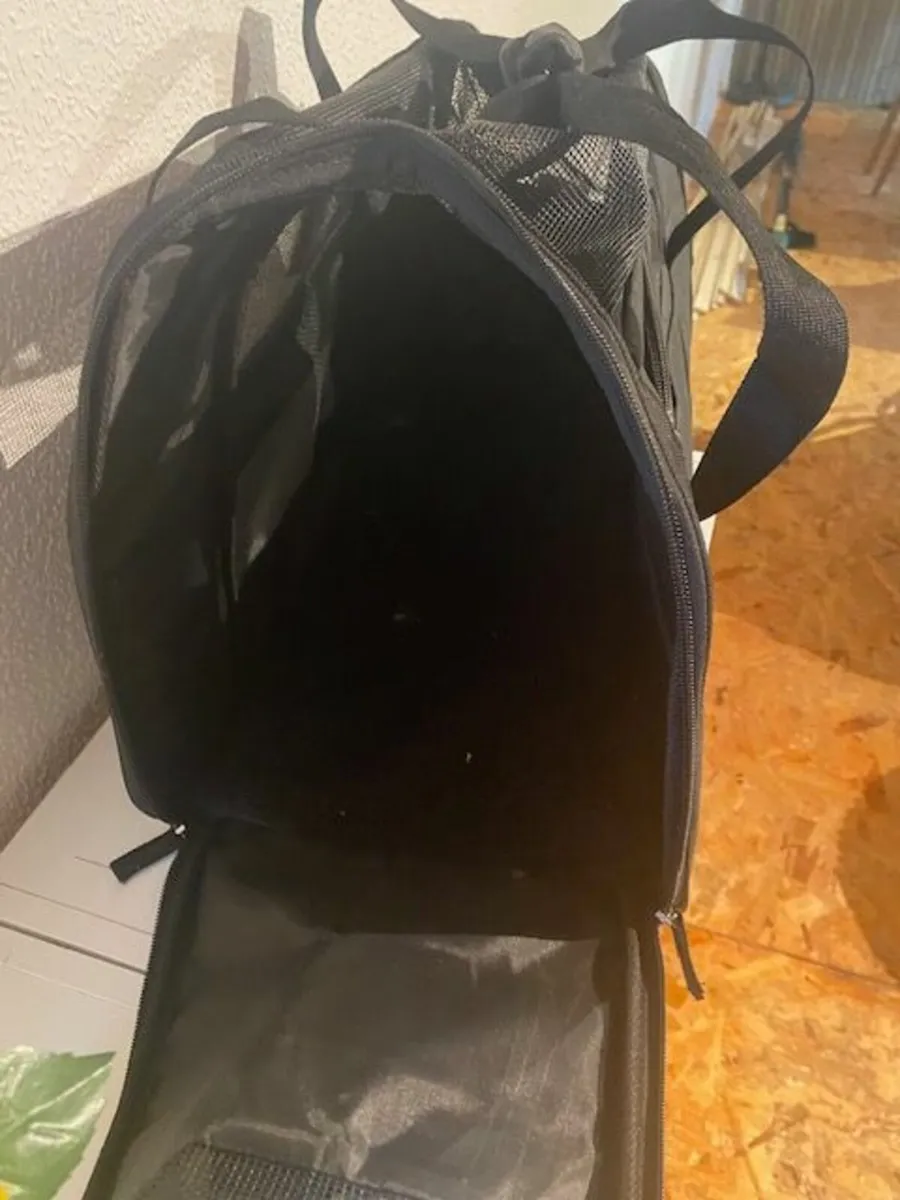 Dog carrier and crate - Image 2