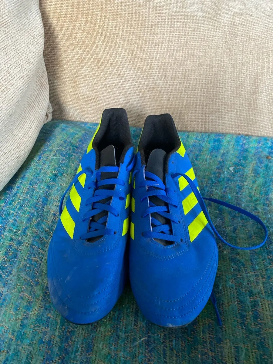 Adidas football boots size 9 - Image 1