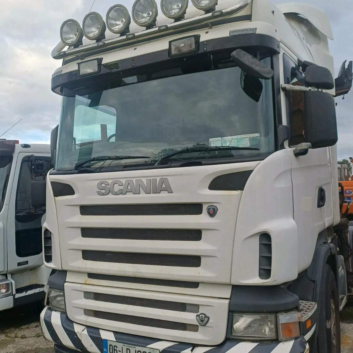 Scania R500 double drive with 265 loglift crane - Image 1