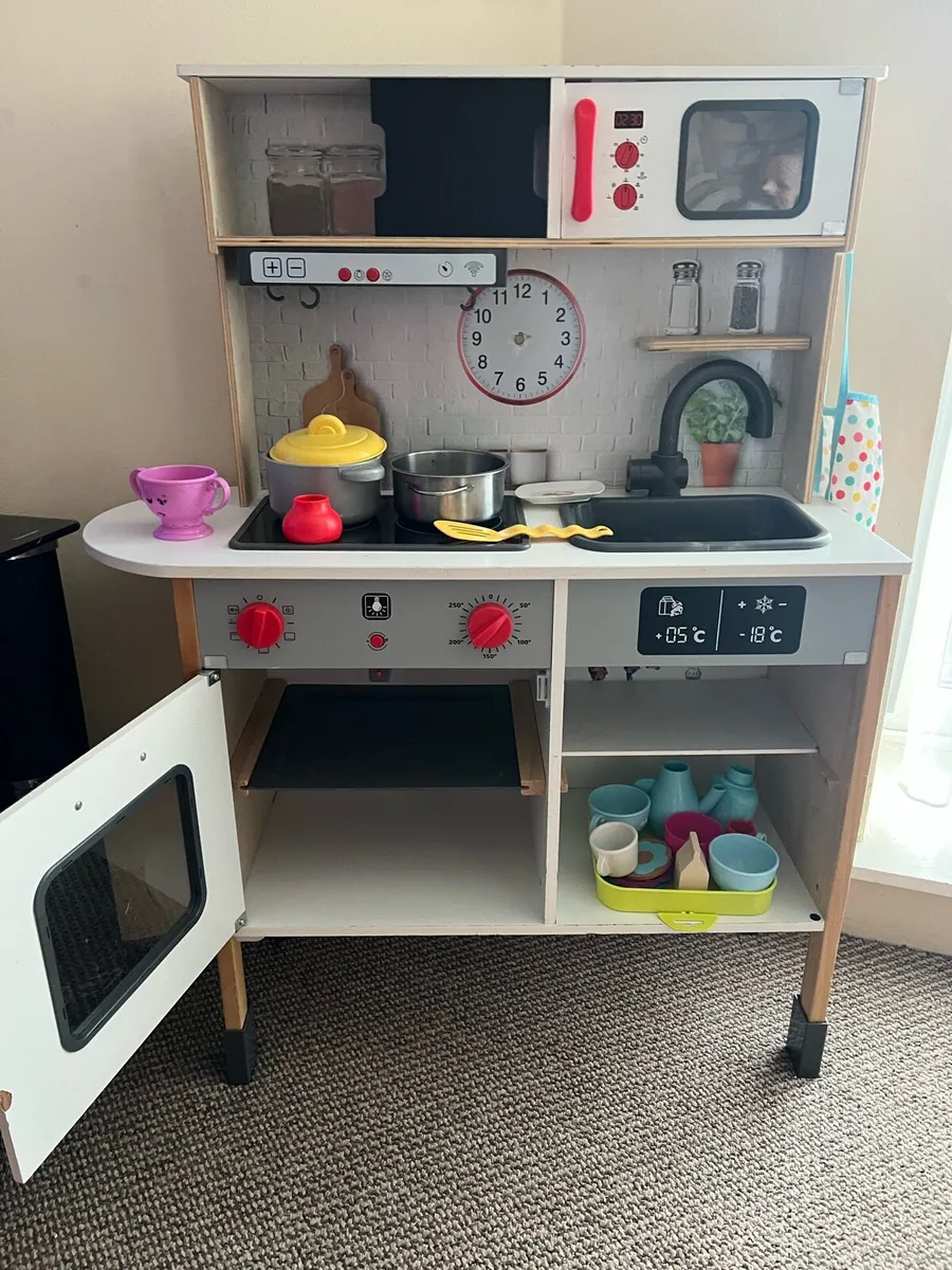 Kids Wooden kitchen & shopping trolley - Image 1
