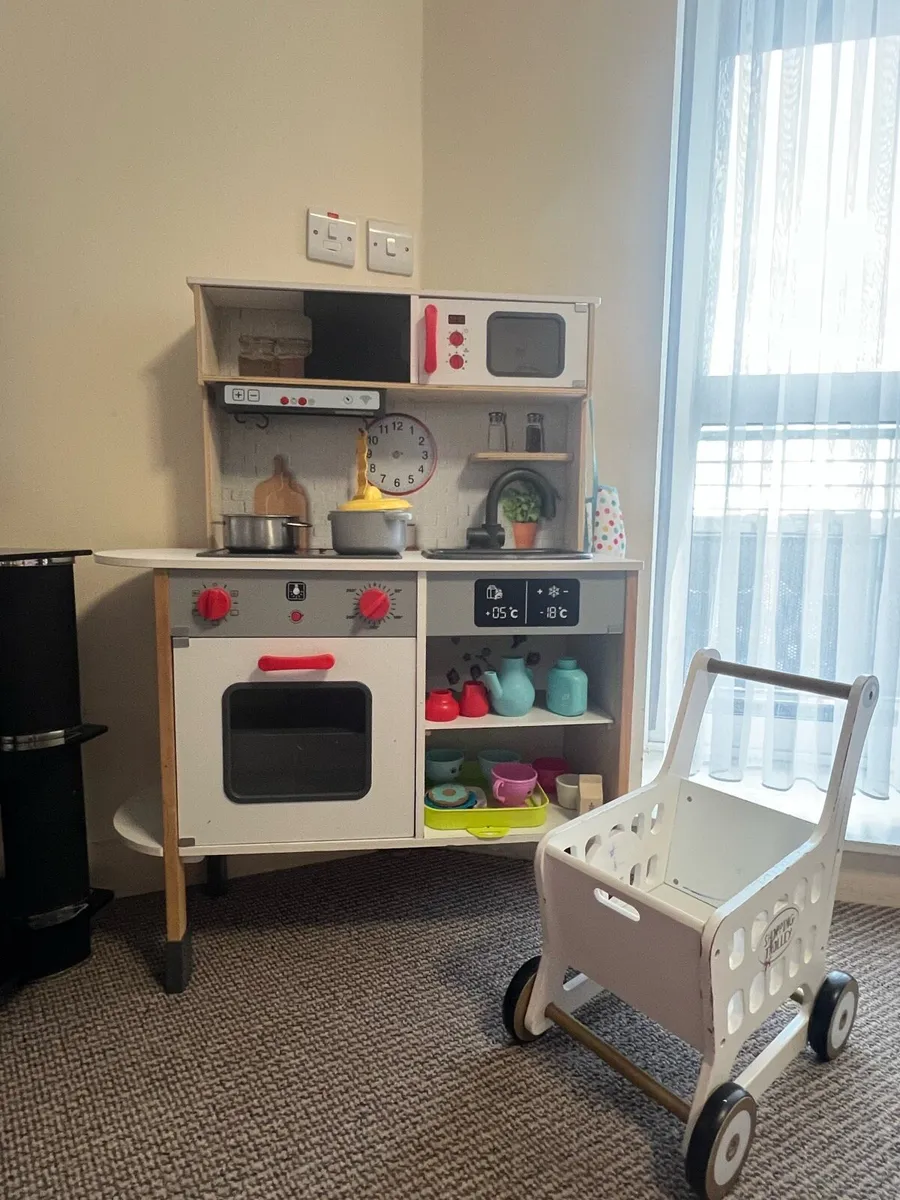 Kids Wooden kitchen & shopping trolley - Image 2