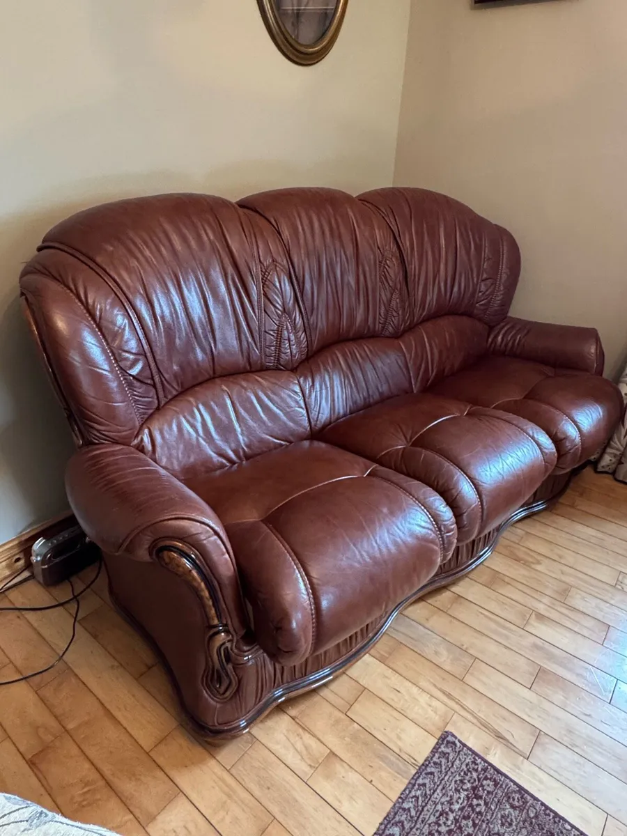 Leather sofa and armchairs - Image 1