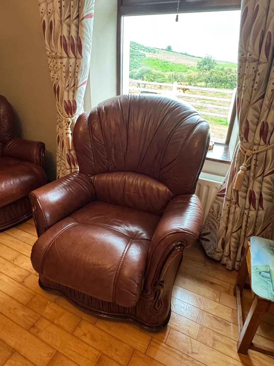 Leather sofa and armchairs - Image 3