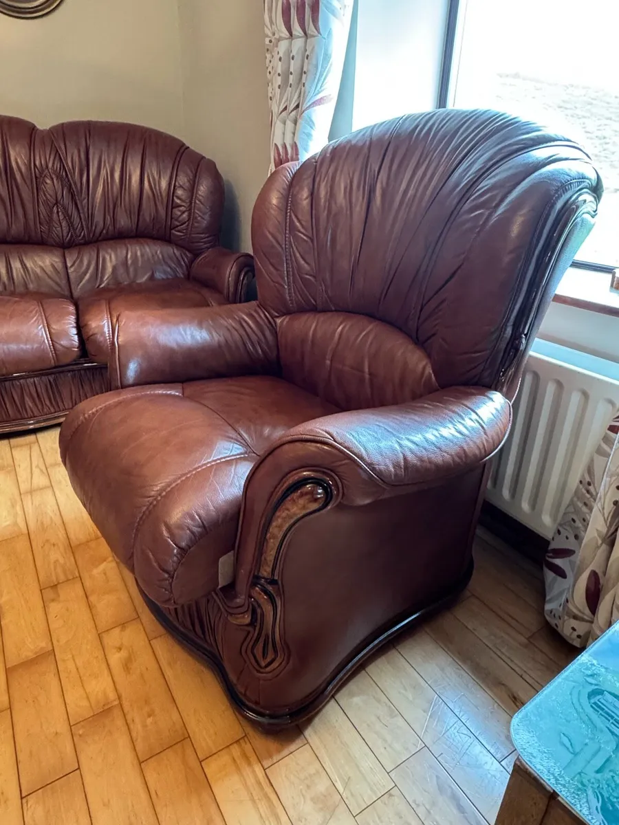 Leather sofa and armchairs - Image 4