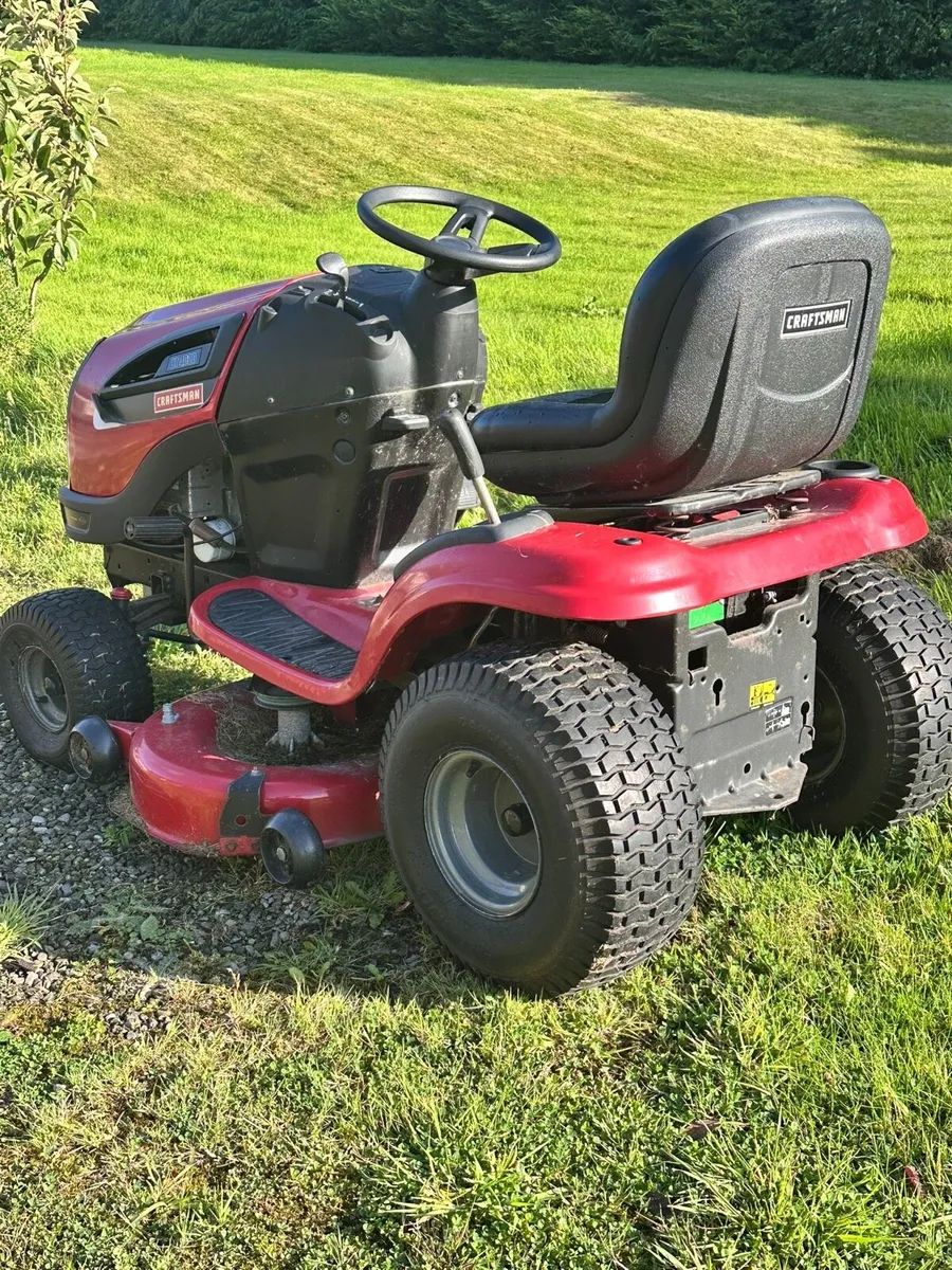 Ride-on lawnmower - Image 1