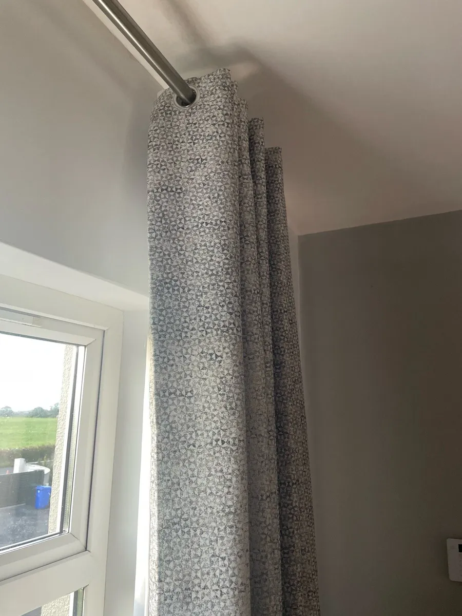 Curtains - Image 2