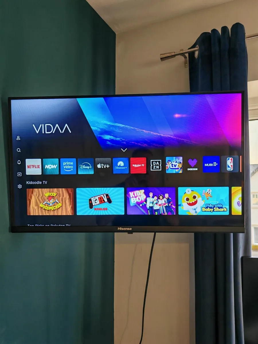 Hisense LED Smart TV 32" - Image 1