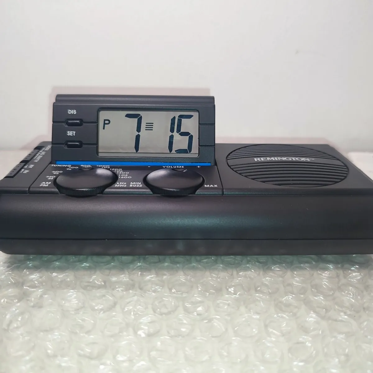 Alarm Clock Radio Remington Retro Travel Radio - Image 3