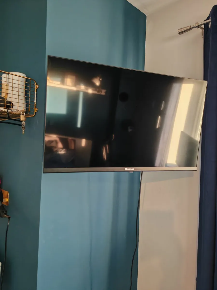 Hisense LED Smart TV 32" - Image 3